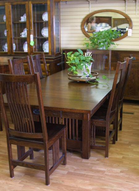 Santa Cruise Table, Mennonite handcrafted, handmade solid oak Santa Cruise table and chairs, Lloyd's Mennonite Furniture Bradford Ontario.