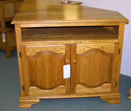 Oak TV VCR stand, Oak corner tv vcr stand, Lloyd's Furniture Bradford and our new store in Schomberg Ontario.