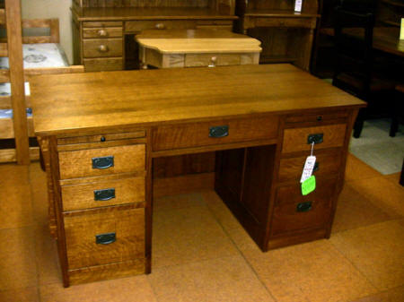 Mennonite oak executive desk, handmade quarter sawn oak office desk, custom made quarter sawn oak desks, Lloyd's Mennonite Furniture Bradford Ontario.